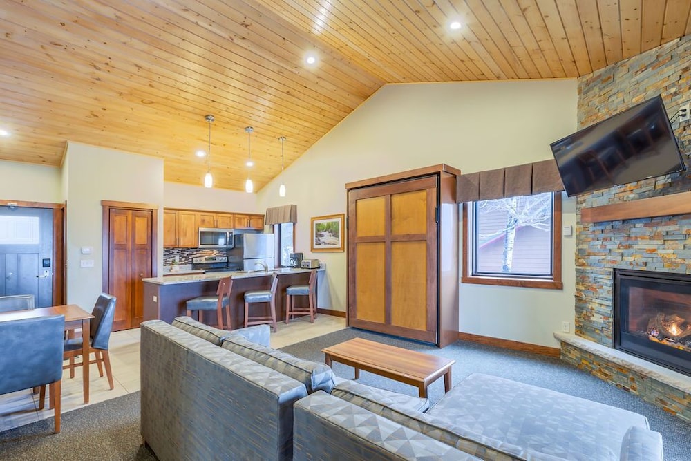 Elite Condo, 1 Bedroom, Fireplace, Mountain View photo 1