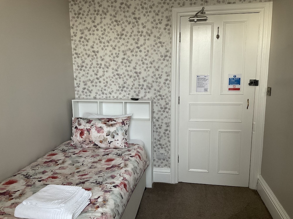 Basic Single Room, Private Bathroom photo 2