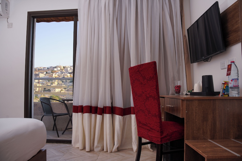 Superior Twin Room, City View photo 1