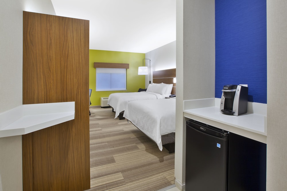 Suite, Multiple Beds (Additional Living Area) - Photo 4