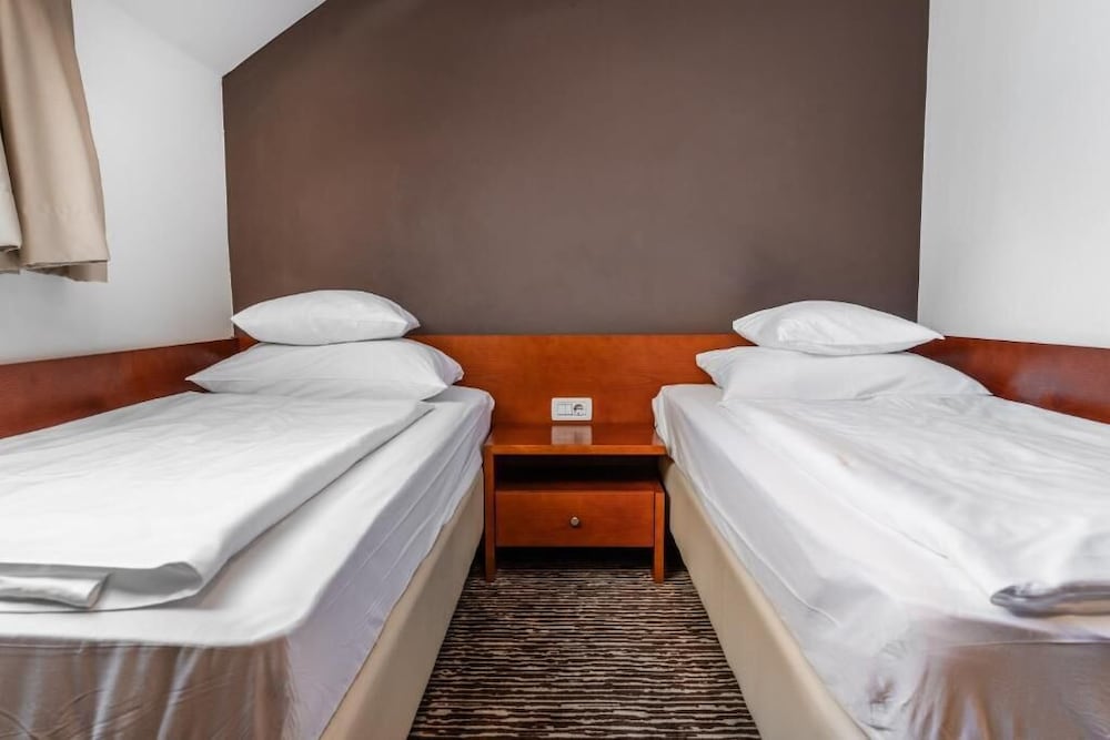 Basic Double or Twin Room photo 2