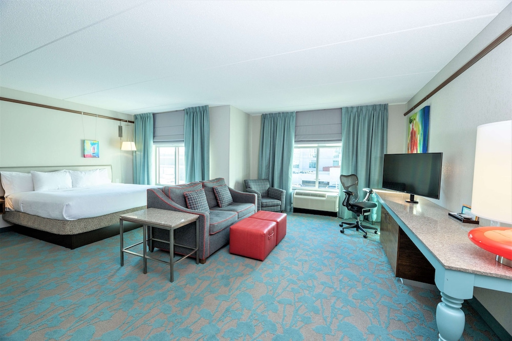 Deluxe Room, 1 King Bed, Accessible, Non Smoking (Hearing Impaired) photo 2