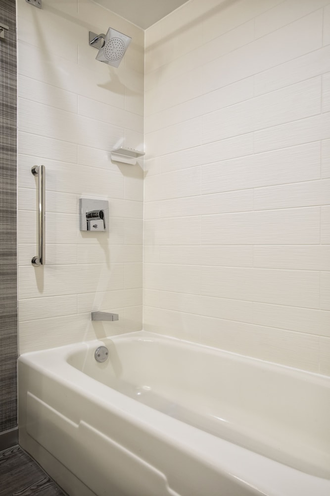 Club Room, 2 Queen Beds - Photo 9
