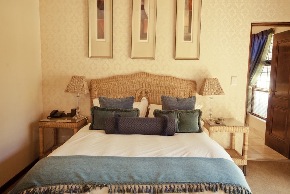 Luxury Two photo 3
