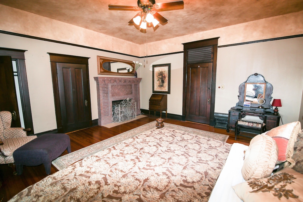 Superior Suite, Ensuite (Cogdell Suite First Floor) photo 3