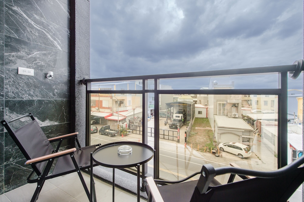 Family Suite With Balcony - Photo 9