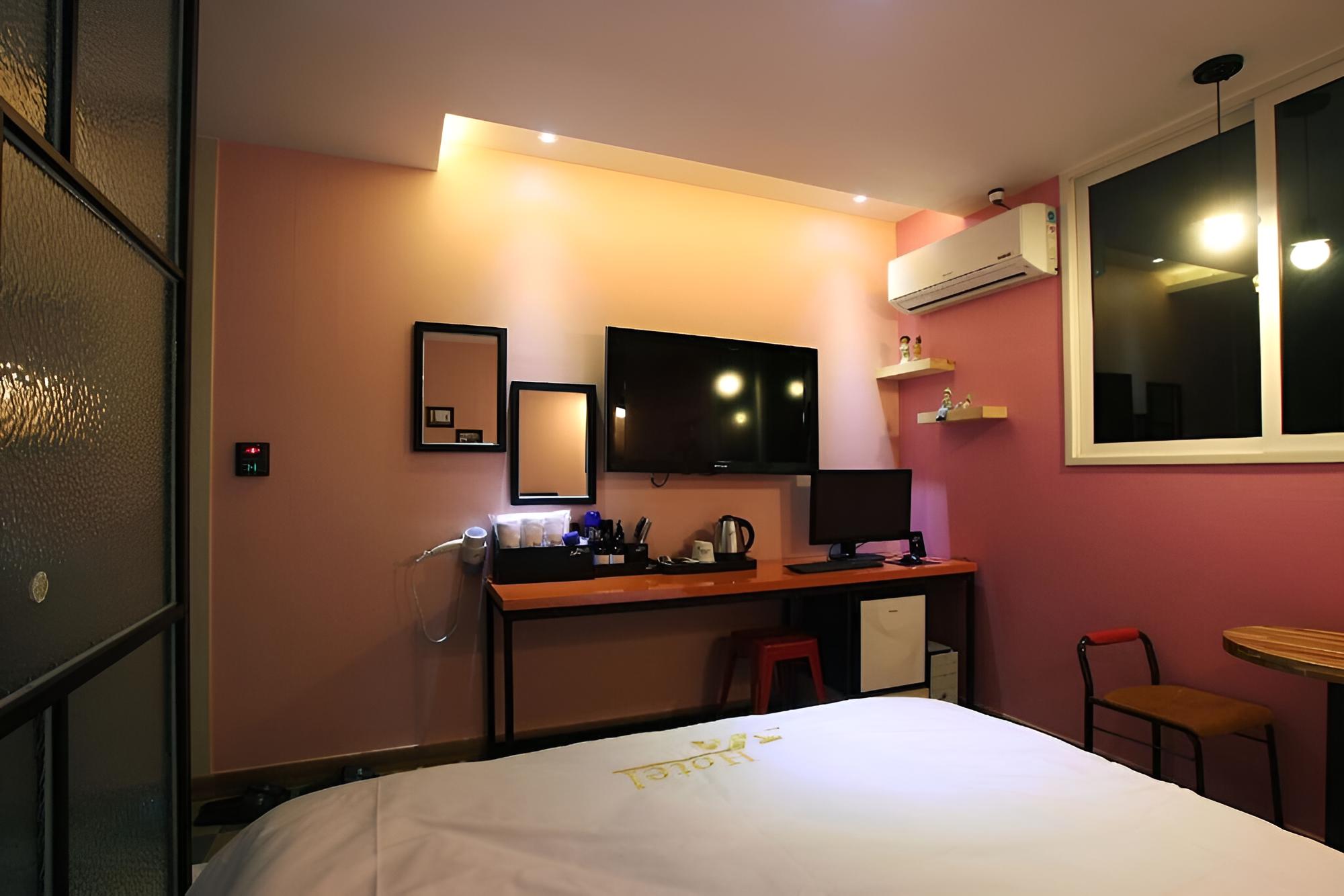 Room (Standard Room) - Photo 2