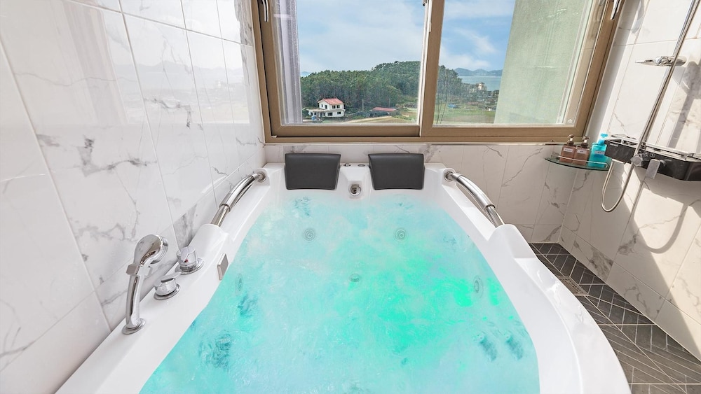 Basic Room, 1 Bedroom (101(OceanView,Spa)) - Photo 9