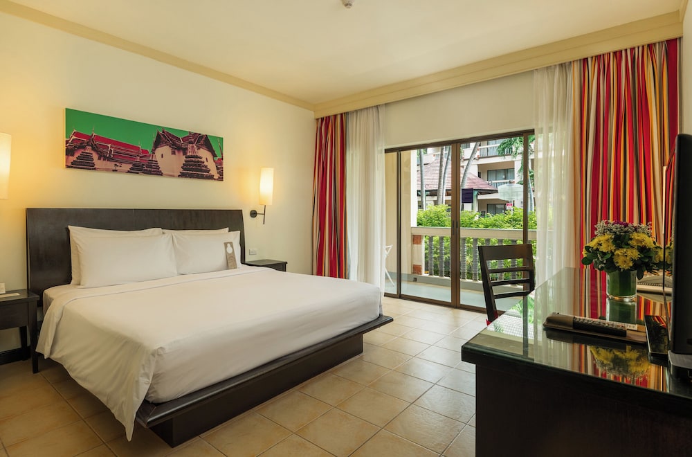 Premium Suite, 1 Bedroom, Pool View (King) - Photo 3