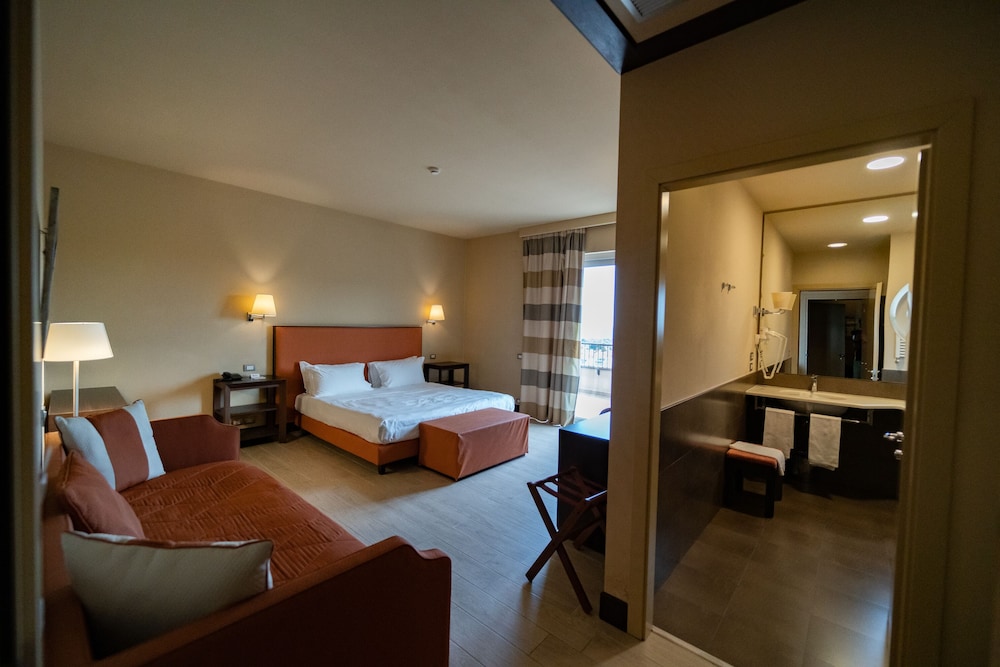 Deluxe Triple Room photo 2