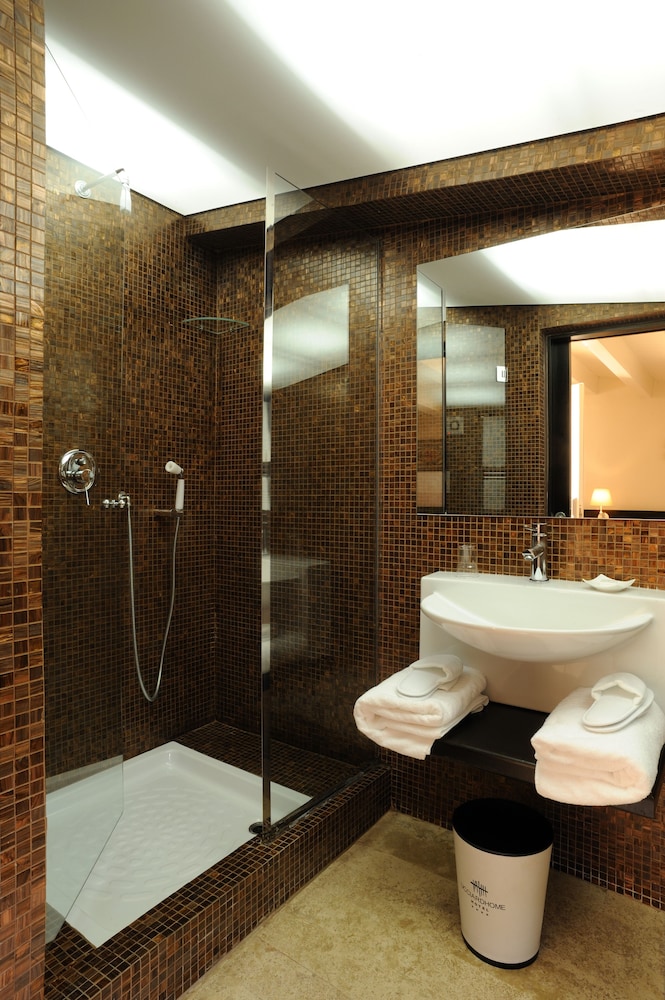 Deluxe Double or Twin Room - Photo 6