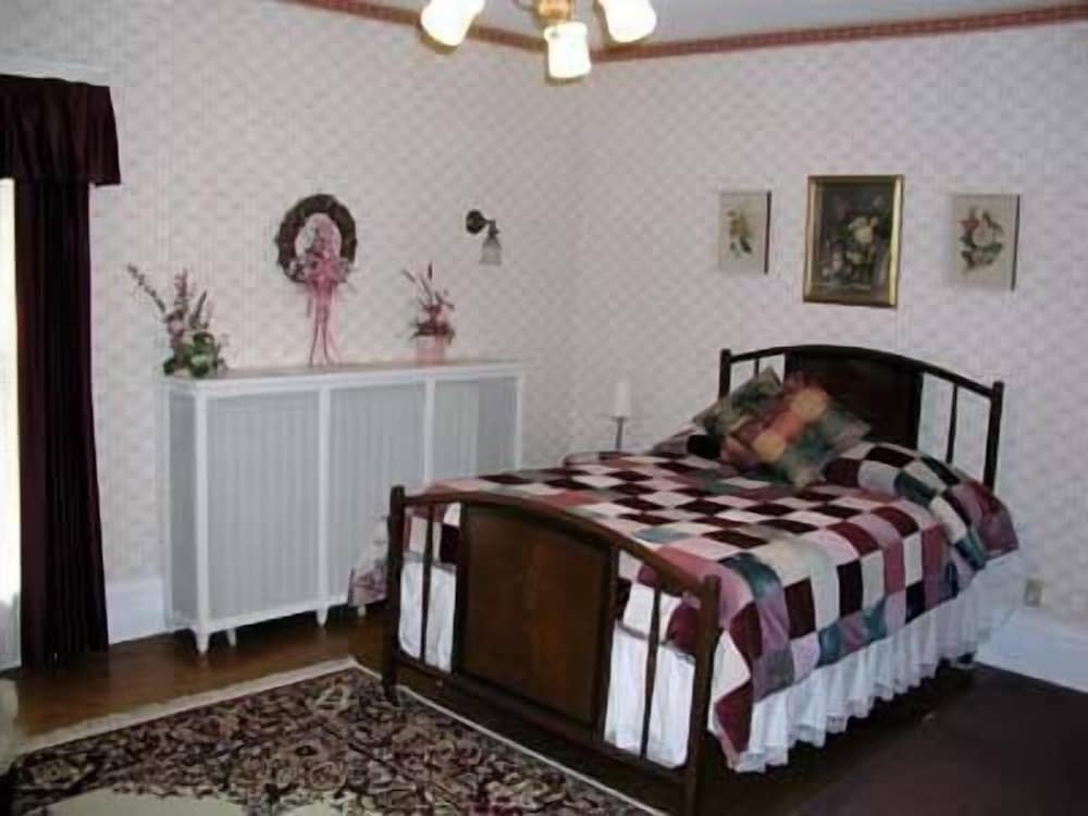 Standard Room, 1 Queen Bed (Tabitha's Quarters) photo 1