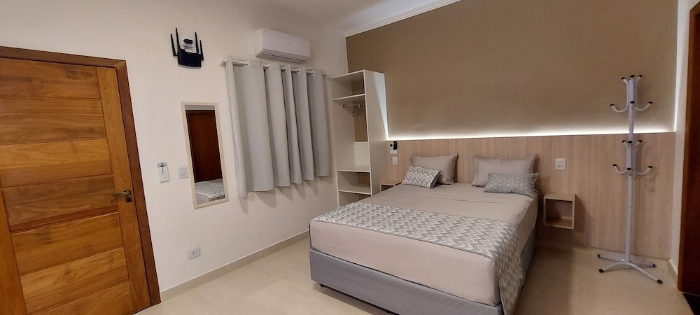 Traditional Studio, 1 Queen Bed photo 2