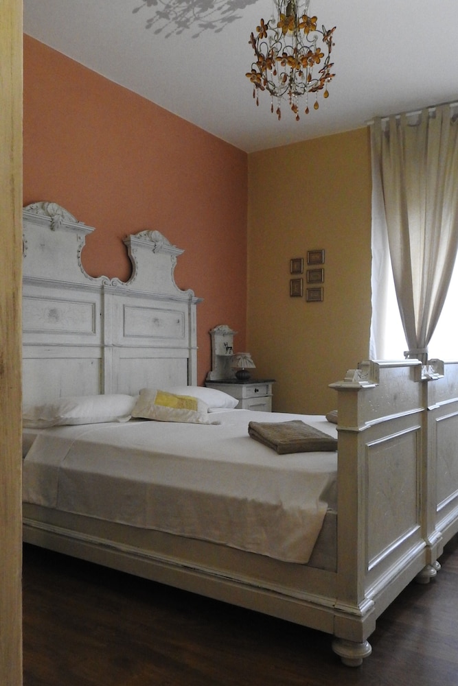 Romantic Room, 2 Bedrooms photo 2