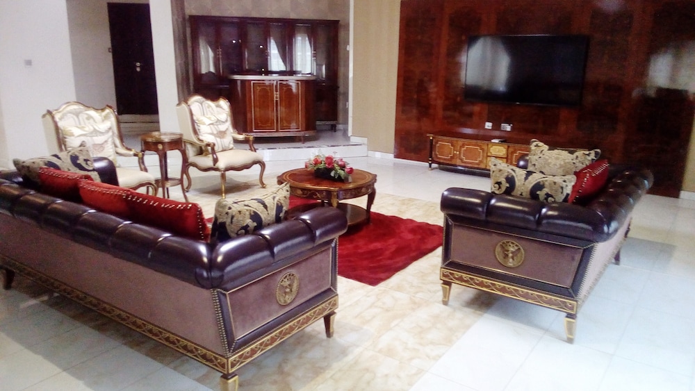 Presidential Villa photo 2