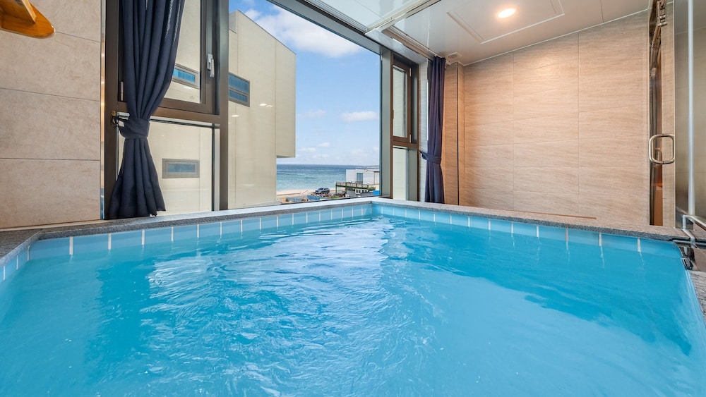 Basic Room, 1 Bedroom (B 202 (Jacuzzi, No view))