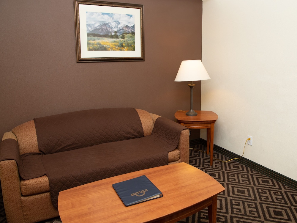 Suite, 1 King Bed - Photo 10