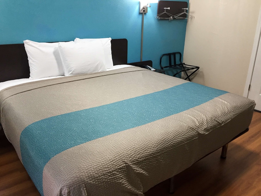 Deluxe Room, 2 Double Beds, Smoking, Refrigerator & Microwave photo 2