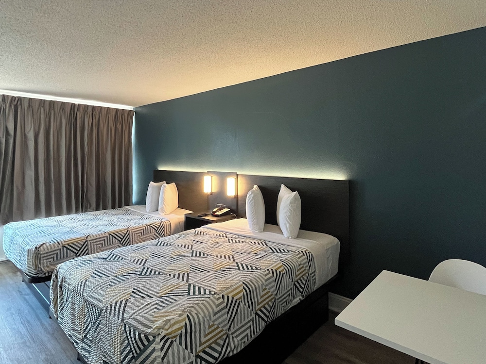 Standard Room, 2 Double Beds, Non Smoking, Kitchenette - Photo 6