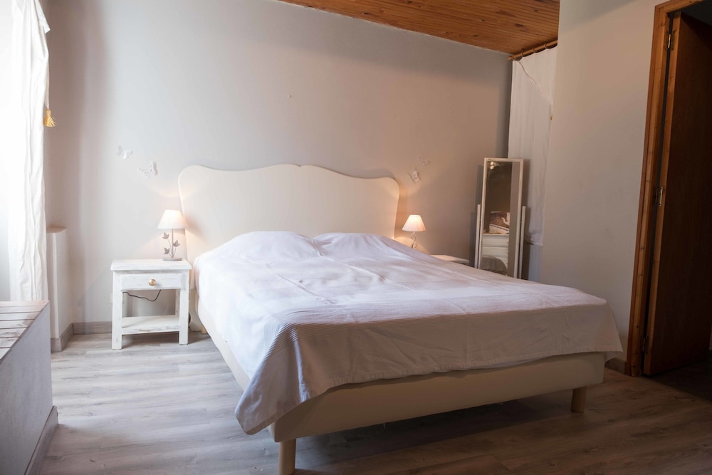 Double Room (Glycine) photo 1