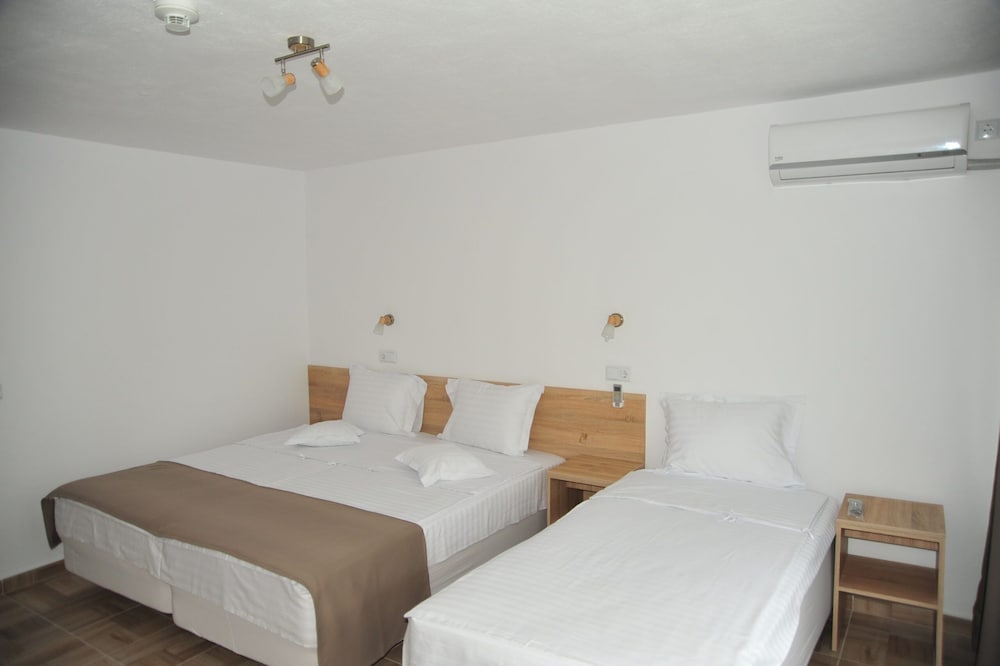 Standard Triple Room photo 2