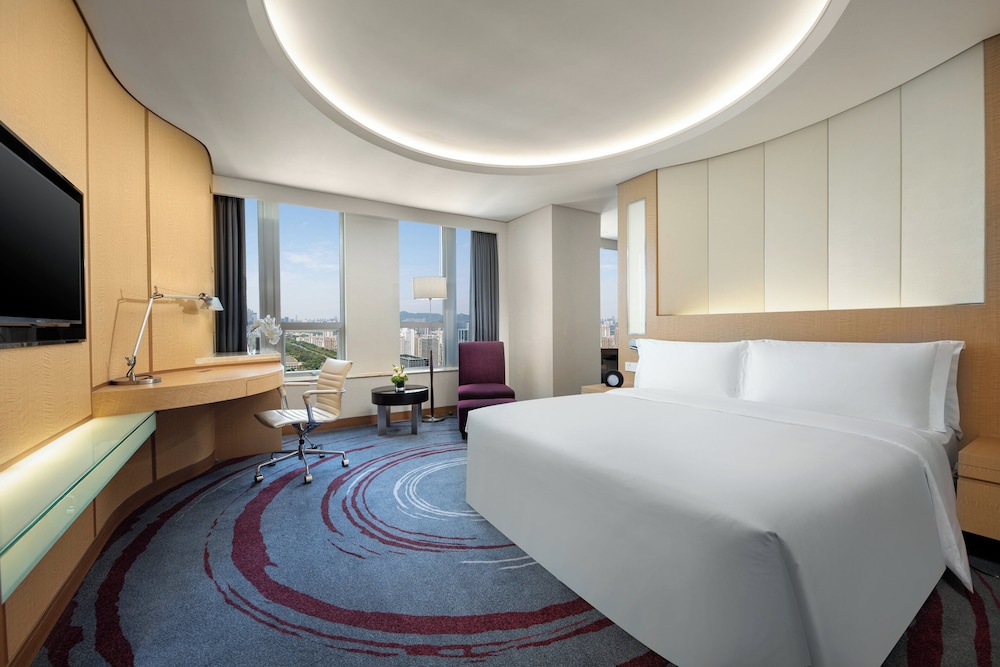 Standard Room, 1 King Bed, Club Lounge Access