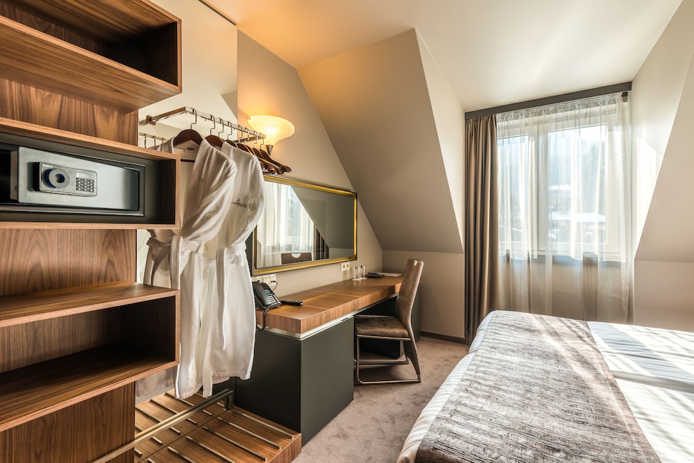 Superior Double Room, 1 King Bed photo 3