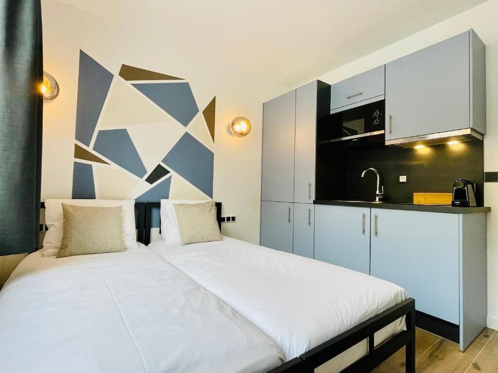Basic Apartment - Photo 7