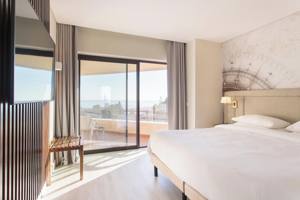 Premium Suite, 2 Bedrooms, Pool View (Balcony) - Photo 3
