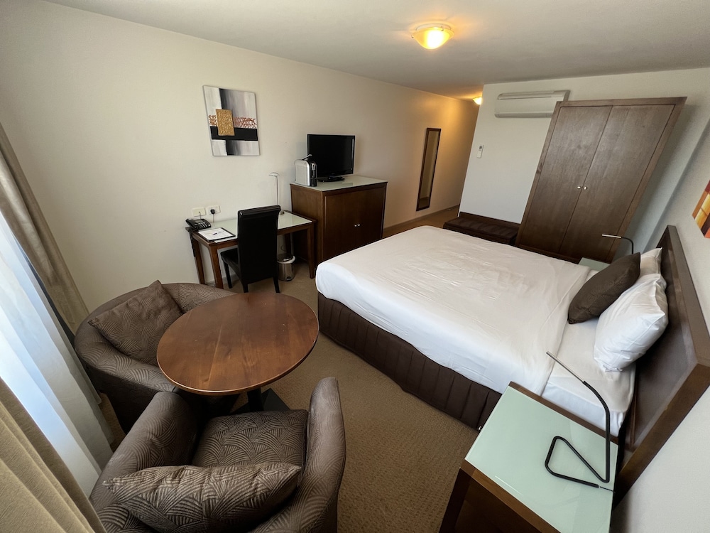 Executive King Spa Suite photo 3
