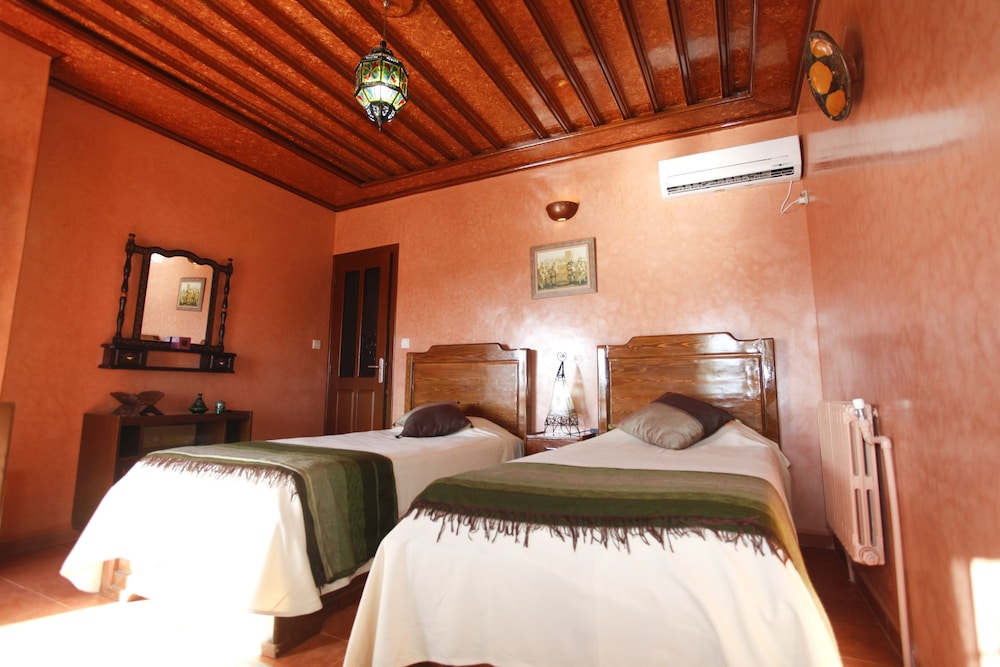 Basic Double Room, 1 Queen Bed photo 3
