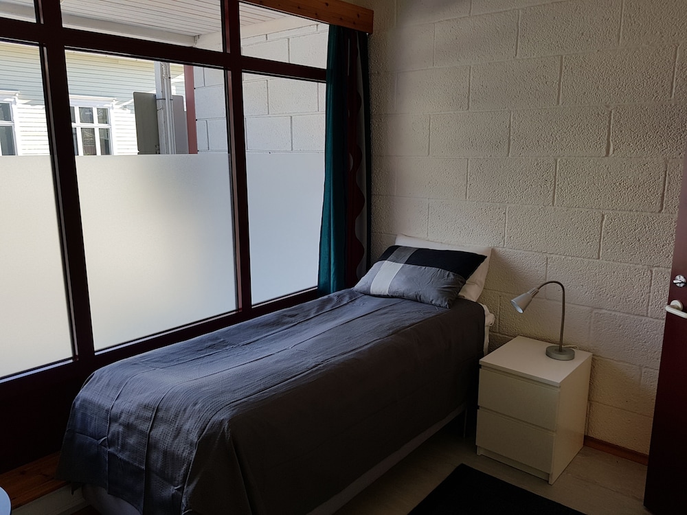 Standard Single Room, Shared Bathroom photo 2