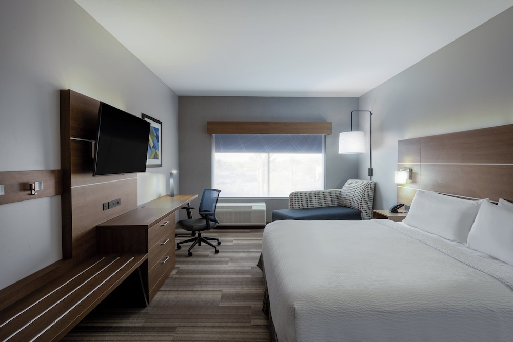 Standard Room, 1 King Bed, Accessible (Comm) - Photo 3