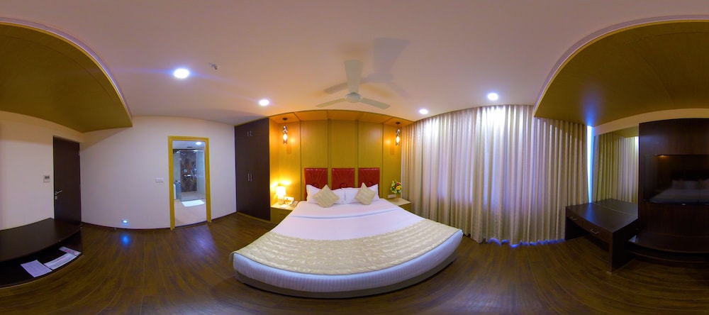 Executive Suite, 1 King Bed, 2 Bathrooms, City View
