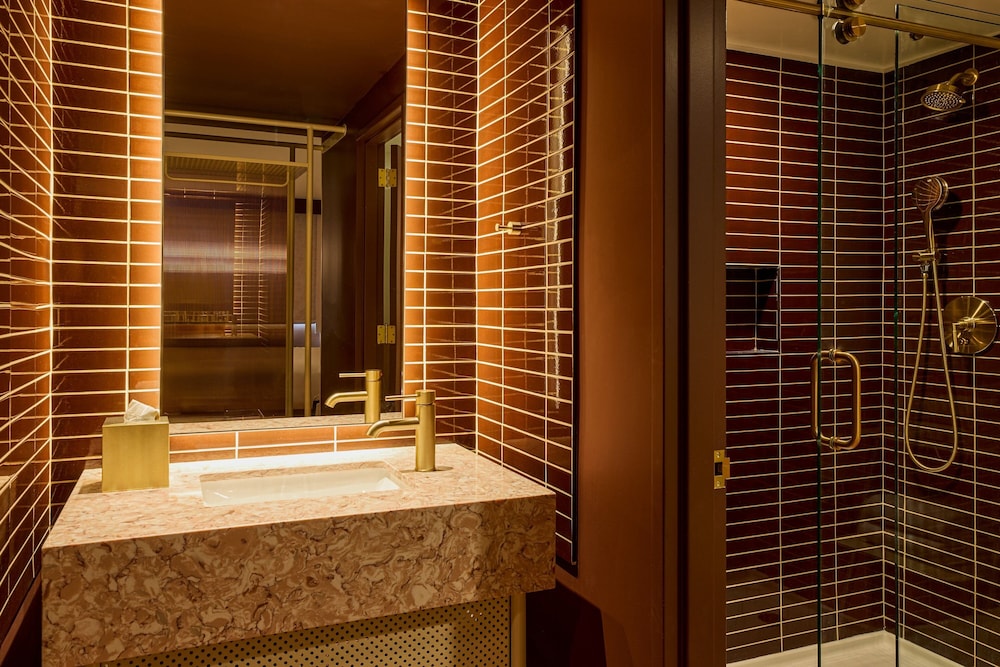 Room, 1 King Bed, Hearing Accessible (High Floor) - Photo 4