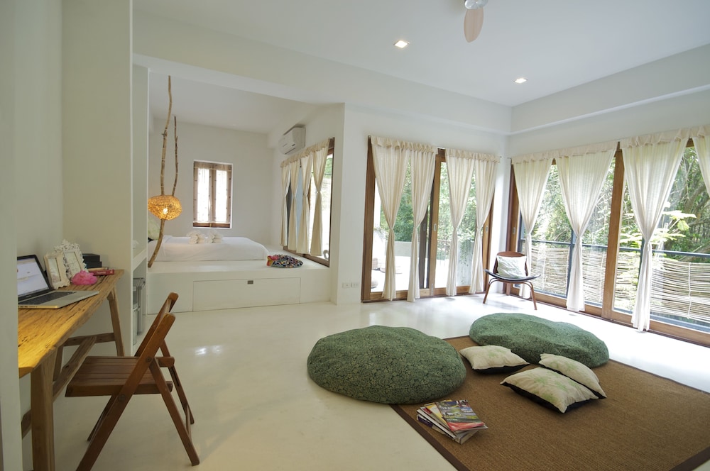 Luxury Suite with Jacuzzi photo 2