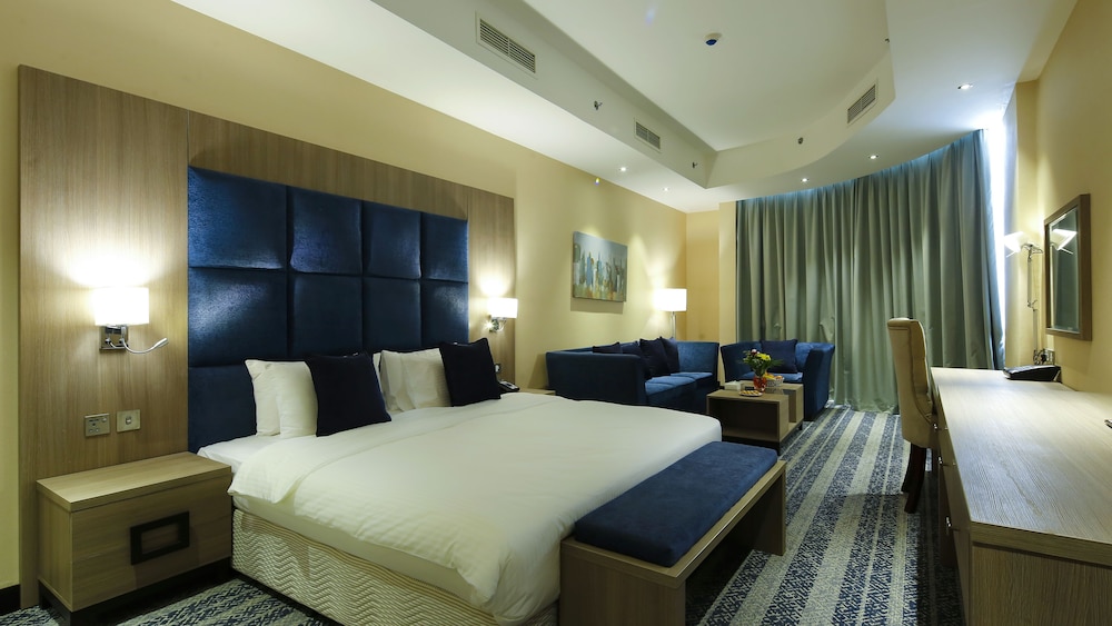 Superior Room, 1 King Bed photo 1
