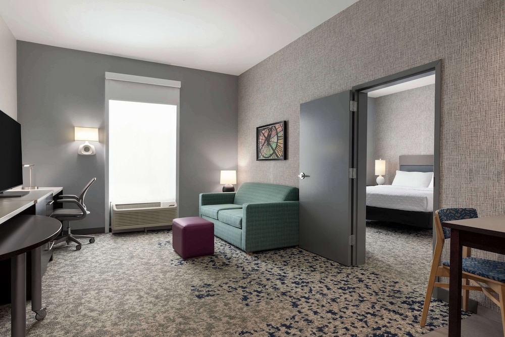 Suite, 1 King Bed - Photo 1