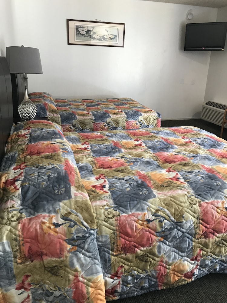Basic Double Room, 2 Queen Beds photo 1