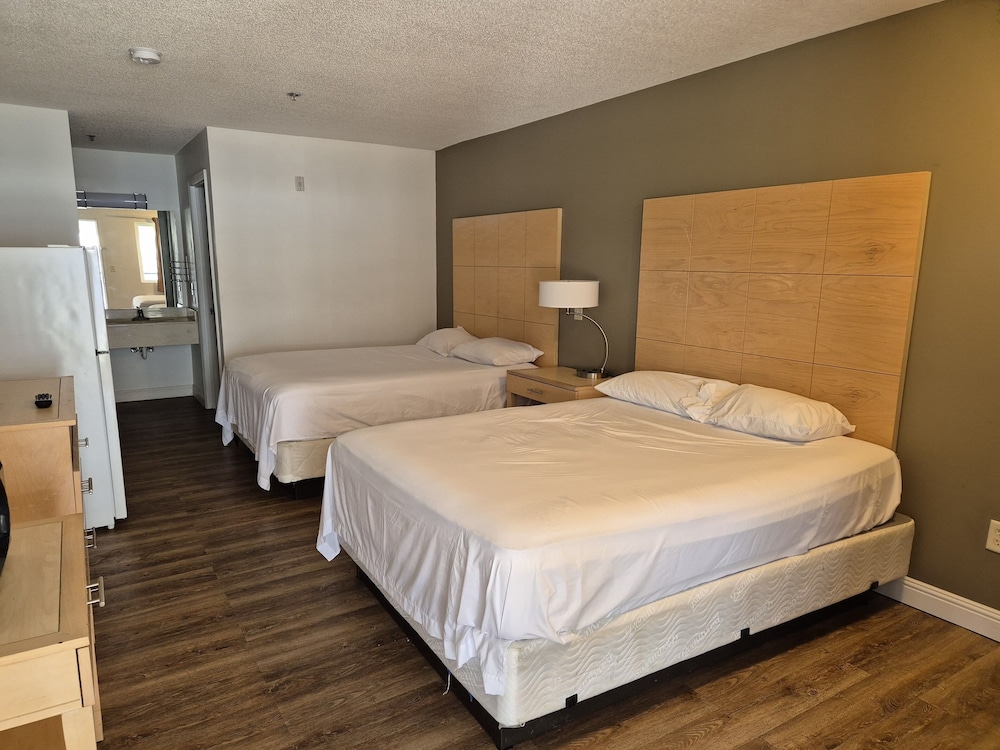 Suite, 2 Queen Beds - Photo 1