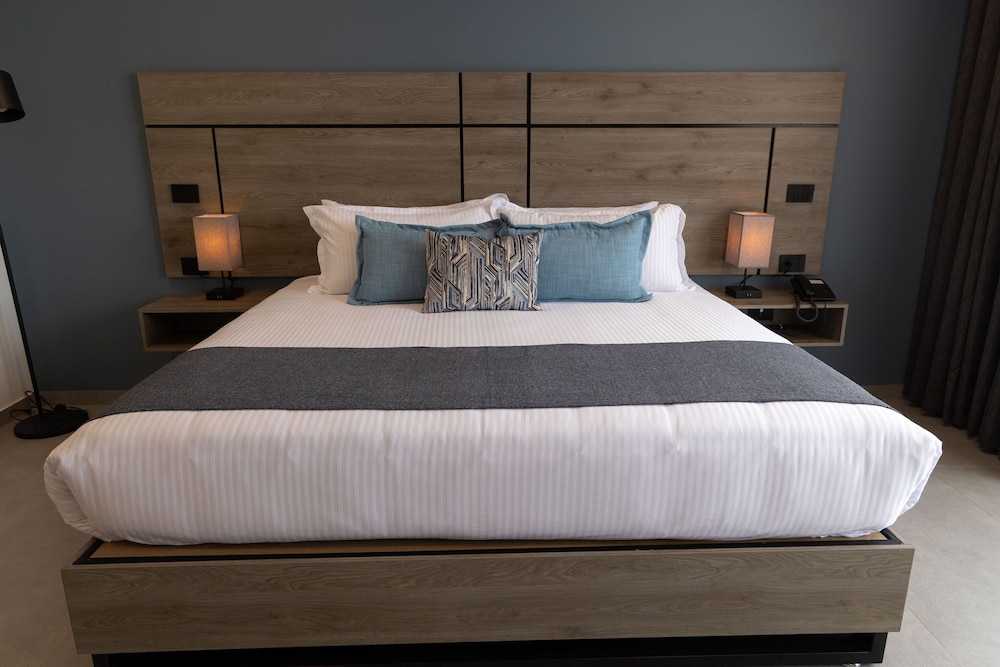 Superior Room, 1 King Bed, City View