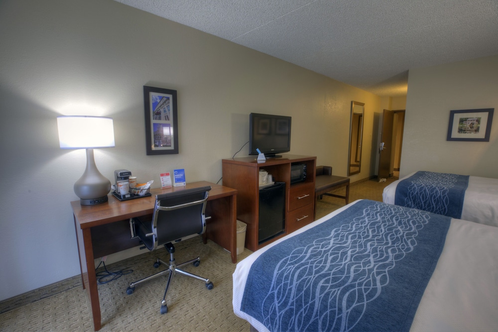 Room, 2 Queen Beds, Non Smoking - Photo 6