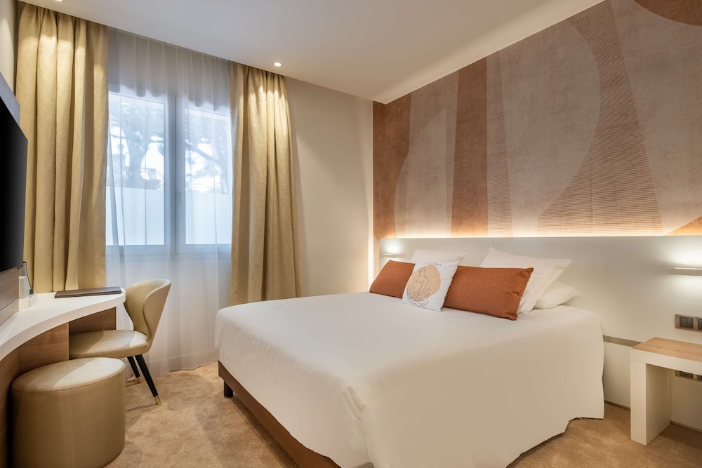 Classic Room, 1 Queen Bed, Smoking, Mountainside