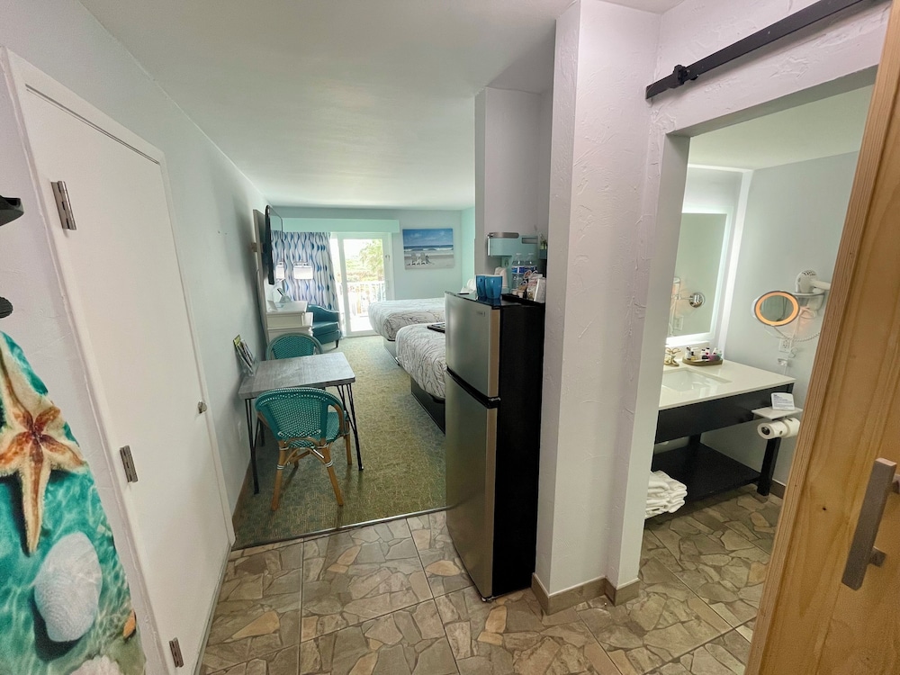 Grand Room, 2 Queen Beds, Balcony, Ocean View photo 3