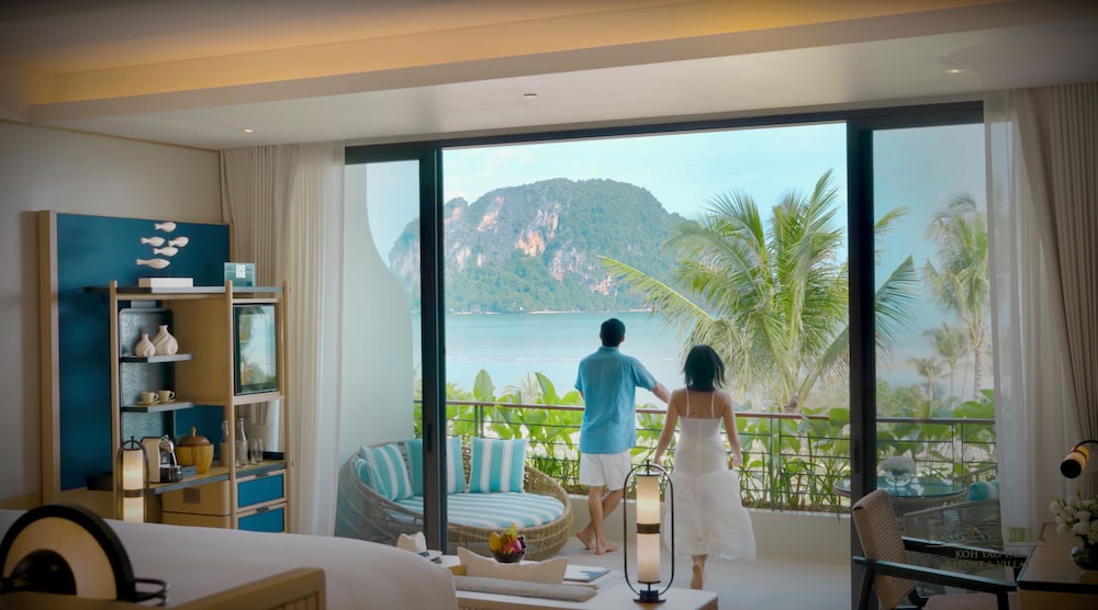 Deluxe Sea View Suite - Photo 12