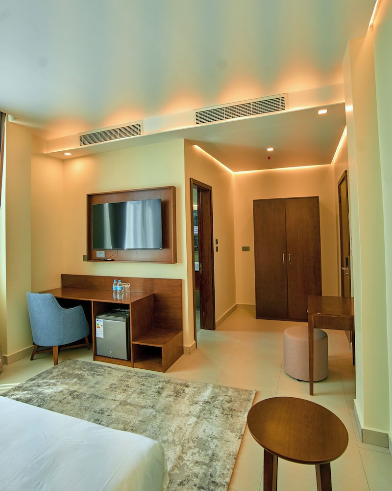 Deluxe Suite, City View