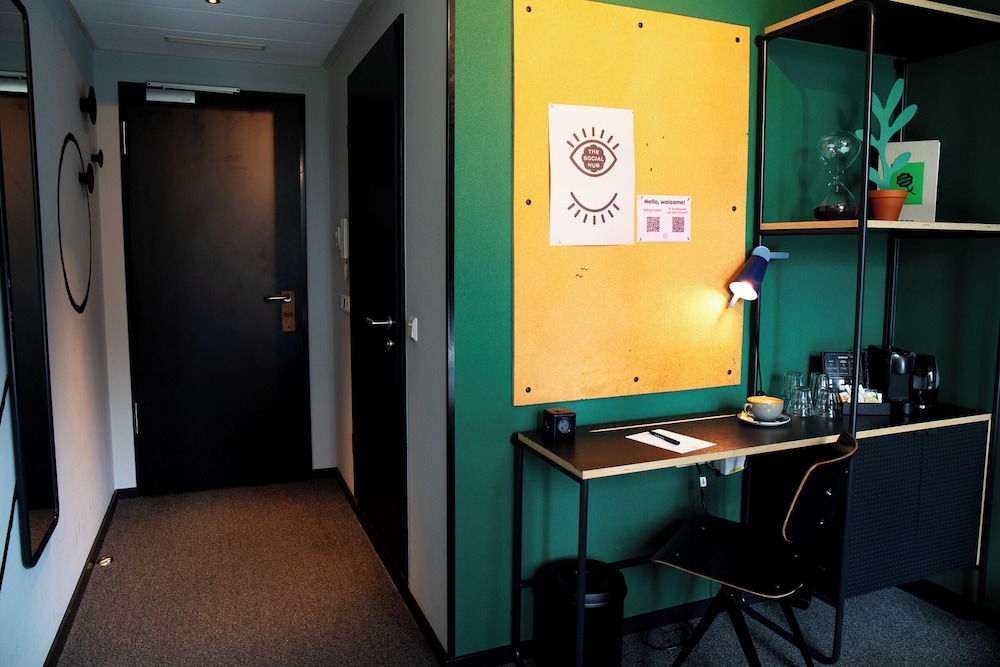 Executive Twin Room - Photo 4
