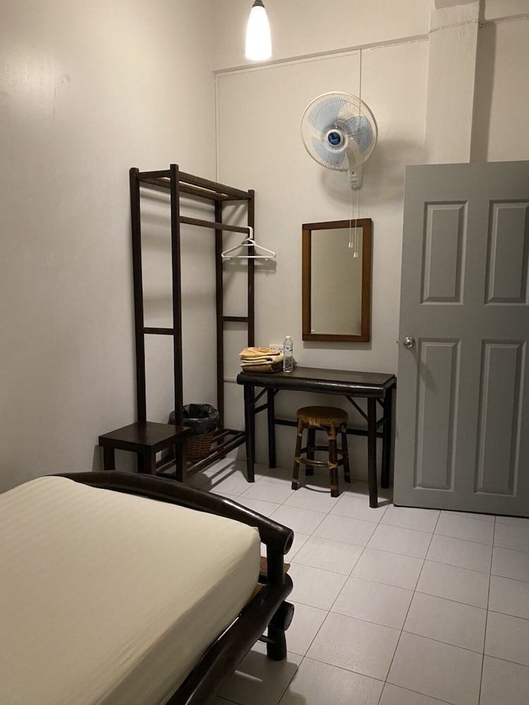 Fanned Single Shared Bathroom (window inside on corridor)