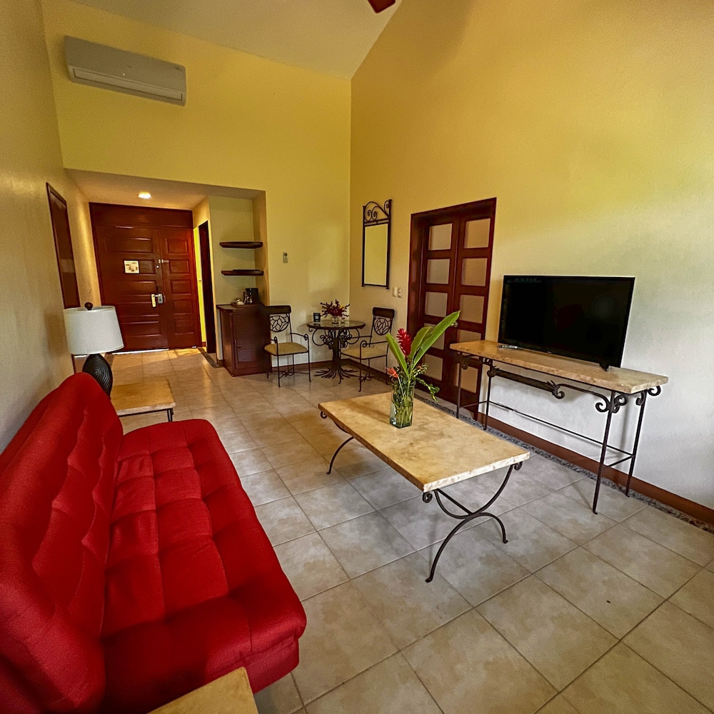 Suite - Photo 14