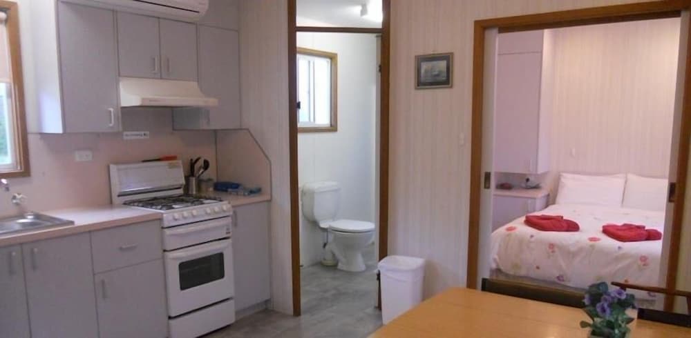 2 Bedroom Self-Contained Cabin photo 3